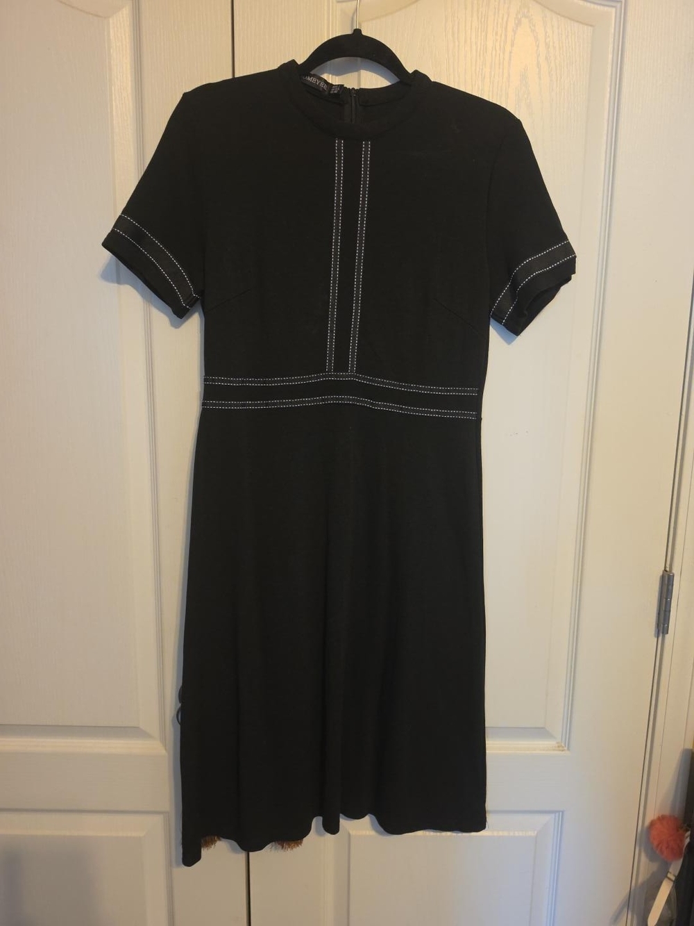 Homeyee Black Contrast Stitch Dress – Size 8
